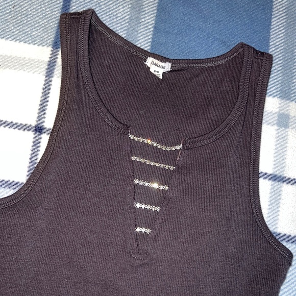 Garage Cropped Tank - Picture 3 of 4